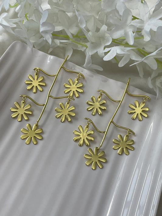 विंटेज आकर्षण पुष्प बालियां