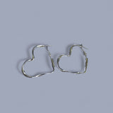 मनमोहक हार्ट हूप इयररिंग्स