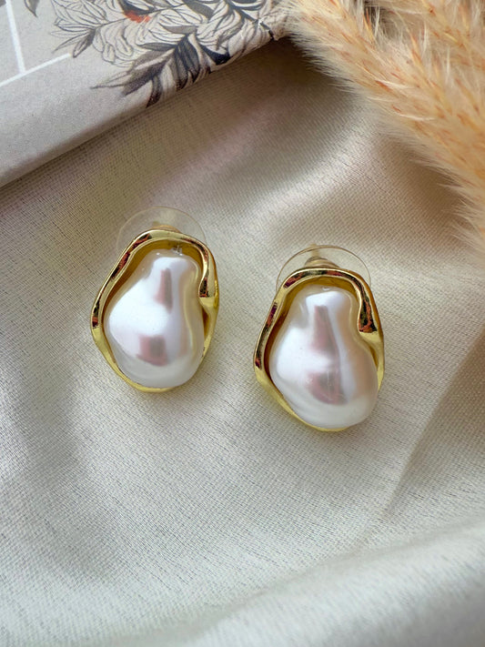 Pearl Core Chic Earrings