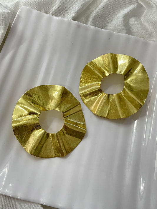 मेटैलिक मार्वल स्टड इयररिंग्स