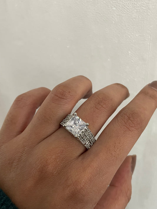 जमे हुए एम्बर एडी रिंग