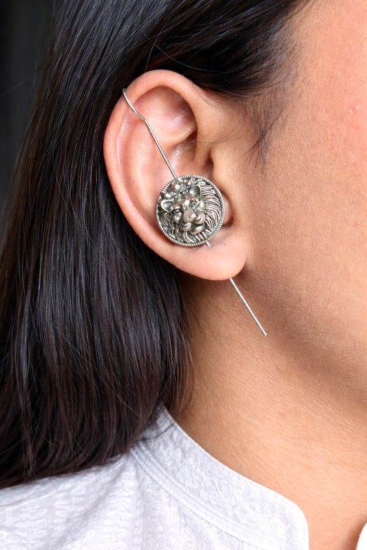 Zoravar Lion Oxidised Earcuff