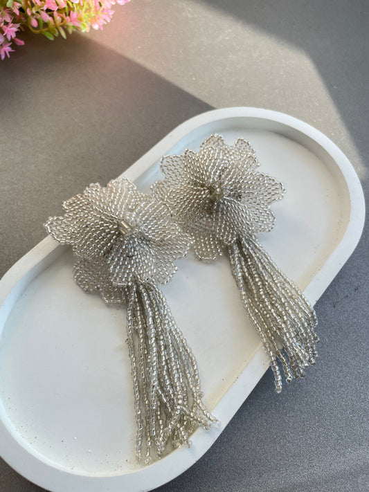 मनके ब्लूम बालियां