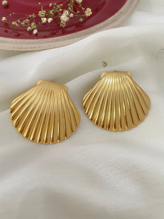Golden Shell Earrings