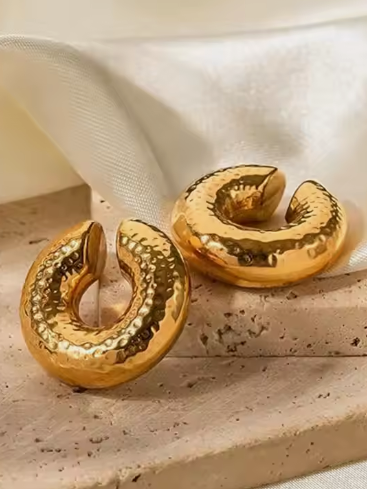 Jewelry for Office Wear: Elevate Your Professional Look with ISHKAARA’s Minimalistic Designs