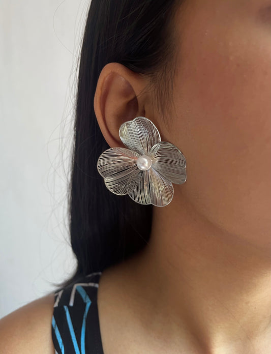 लुमी पर्ल इयररिंग्स