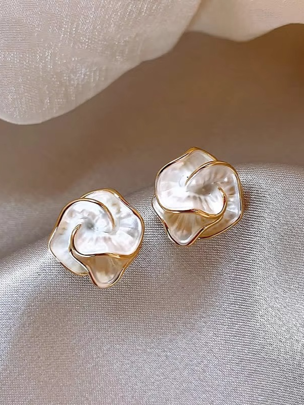 Silky Pearl Stud Earrings