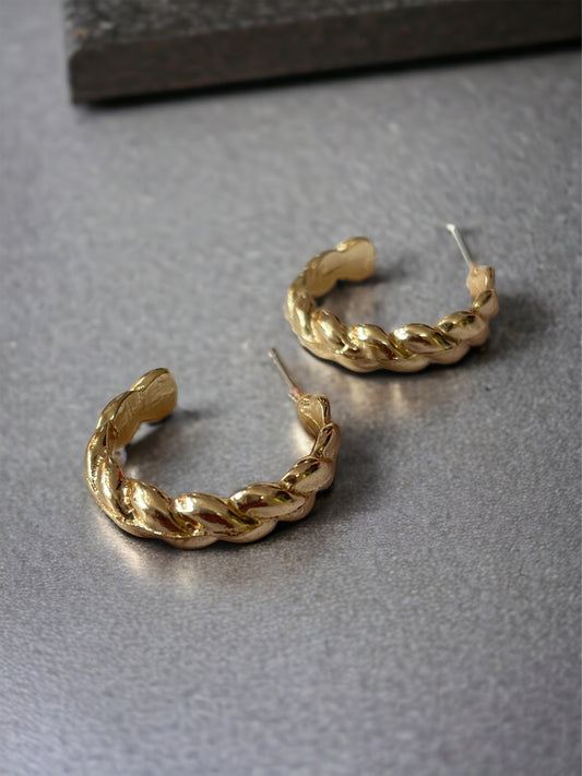 क्लासिक ट्विस्ट हुप्स