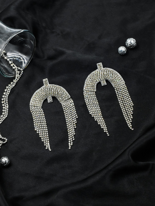 टैसल टेम्पटेशन इयररिंग्स