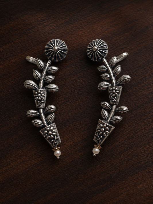 Bagicha Bloom Oxidised Earcuff