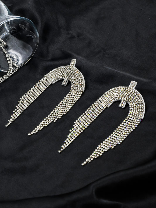 टैसल टेम्पटेशन इयररिंग्स