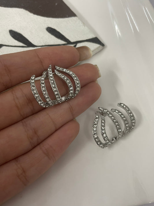 लहरदार चांदी की बालियां