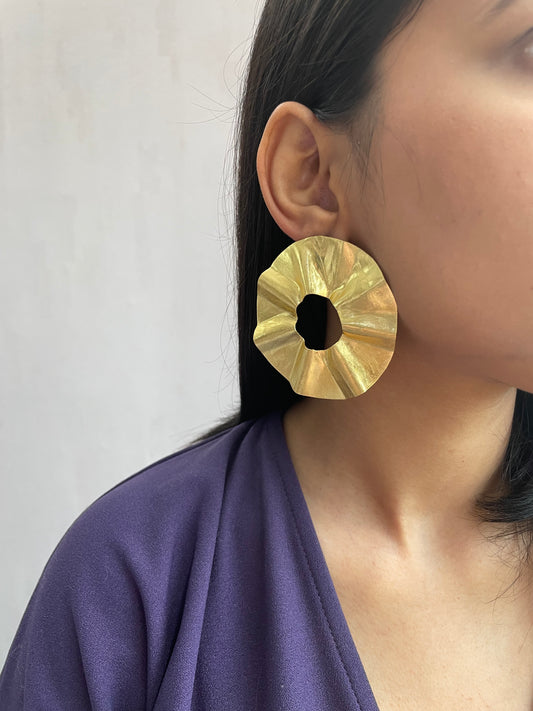 मेटैलिक मार्वल स्टड इयररिंग्स