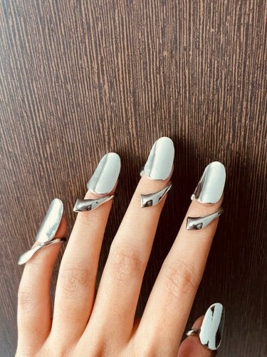 Bombshell Nail Ring Silver