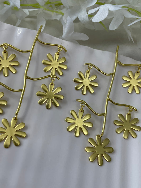 विंटेज आकर्षण पुष्प बालियां