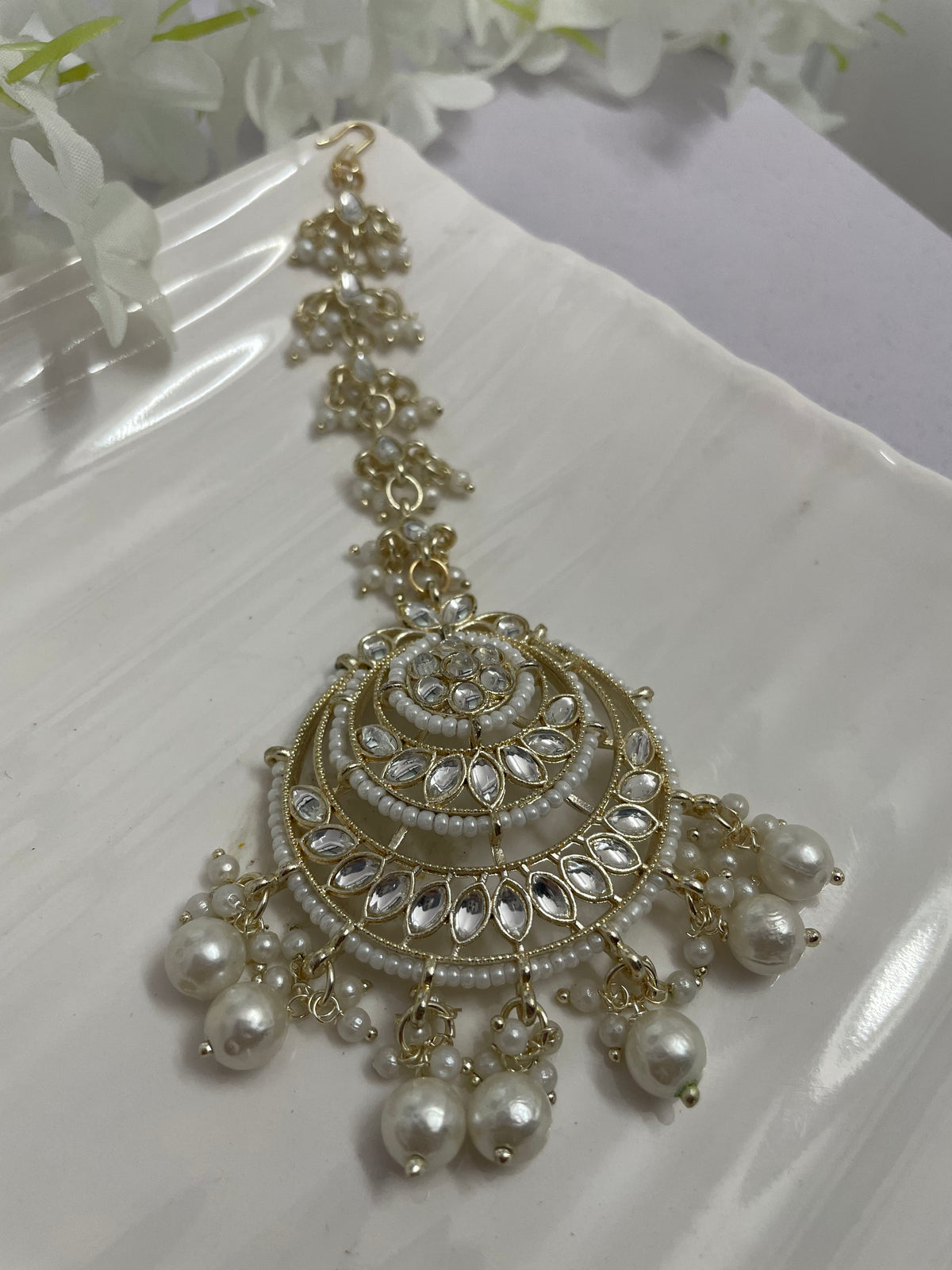 Alokik Kundan Maang Tikka