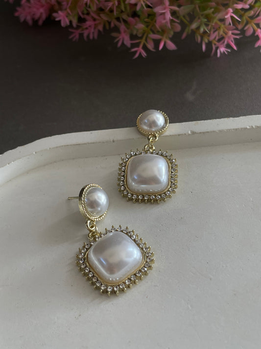 Dreamy Pearl Earrings