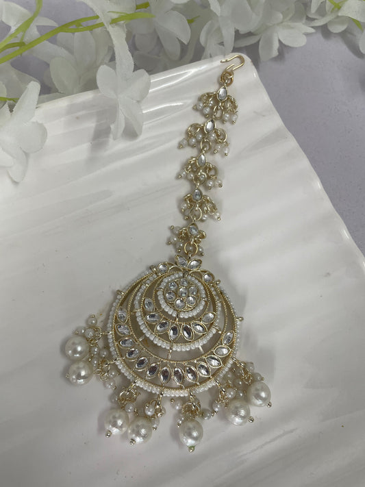 Alokik Kundan Maang Tikka