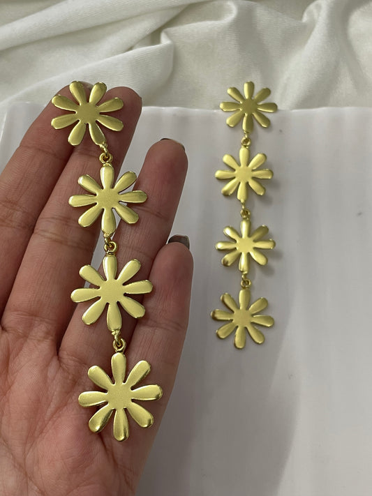 गार्डेनिया गोल्ड ड्रॉप इयररिंग्स