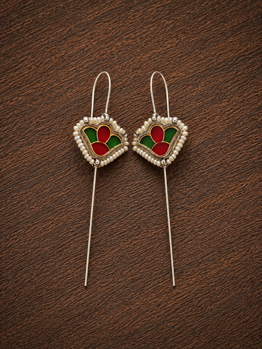 Madhavi Pearl Earcuff