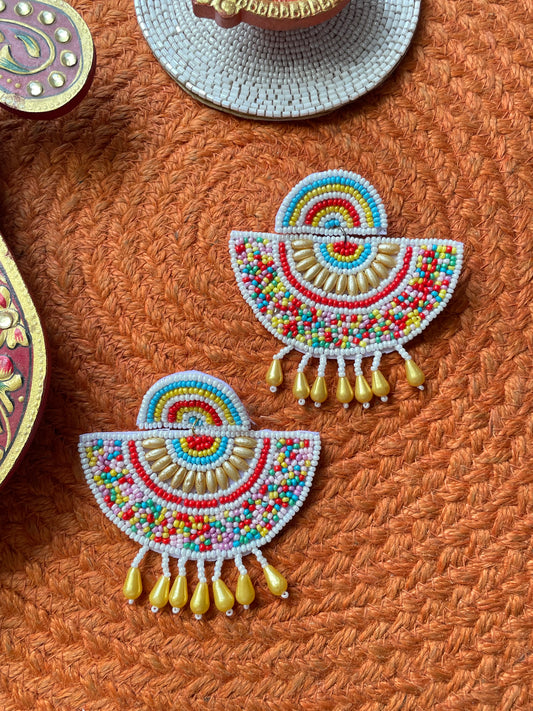 पीले जादुई झुमके