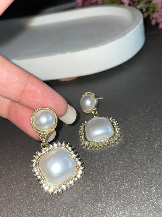 Dreamy Pearl Earrings