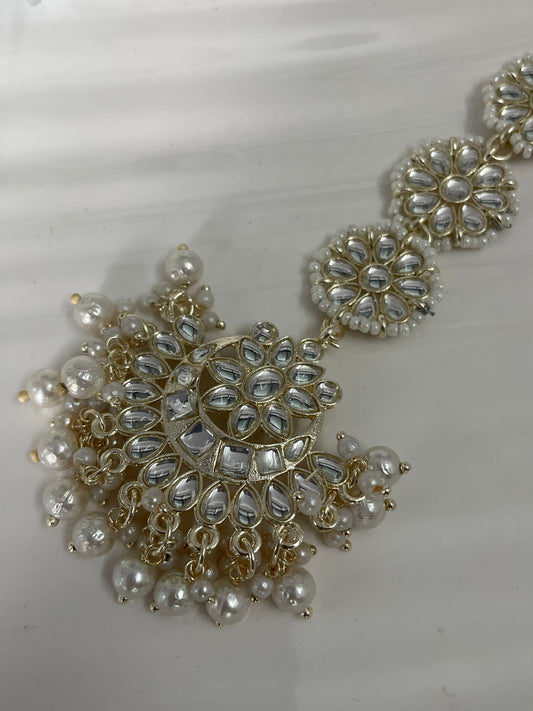 Priyaasi Kundan Maang Tikka