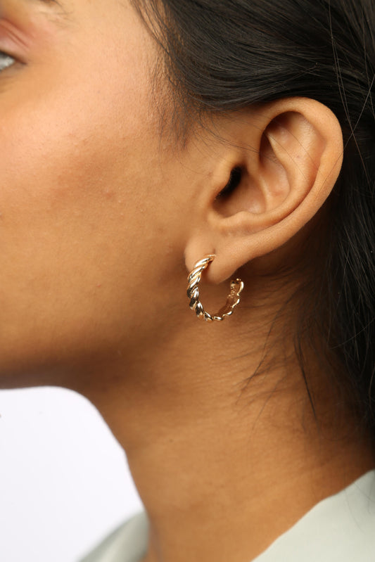 क्लासिक ट्विस्ट हुप्स