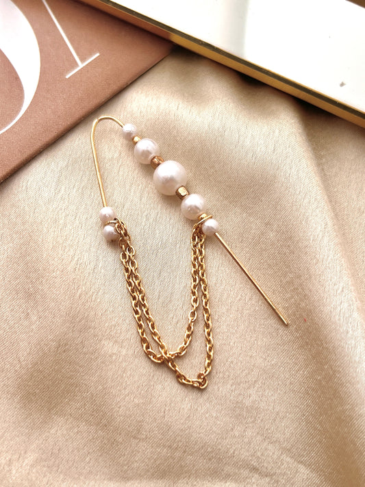 Elara Pearl Chain Earcuff