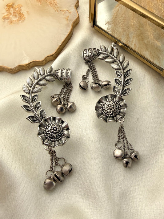 Noorvati Leaf Oxidised Earcuff