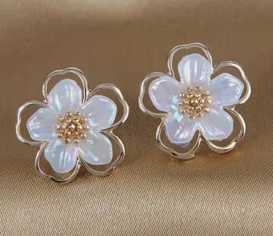 फूल स्टड बालियां