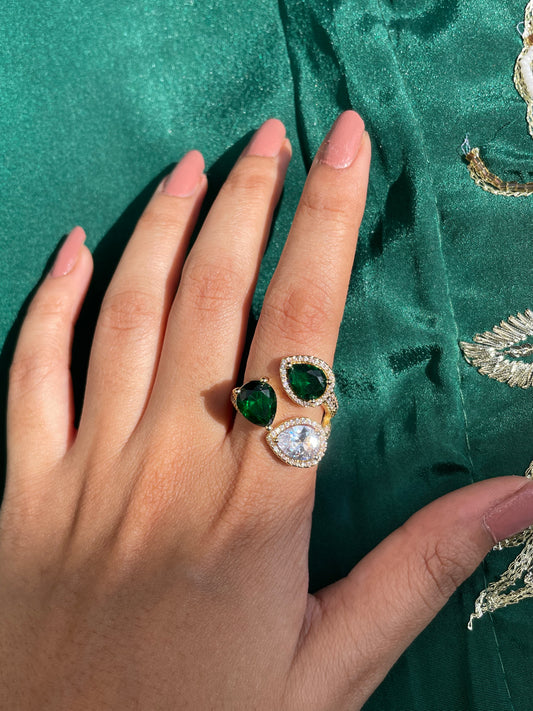 चमकदार रत्न अंगूठी